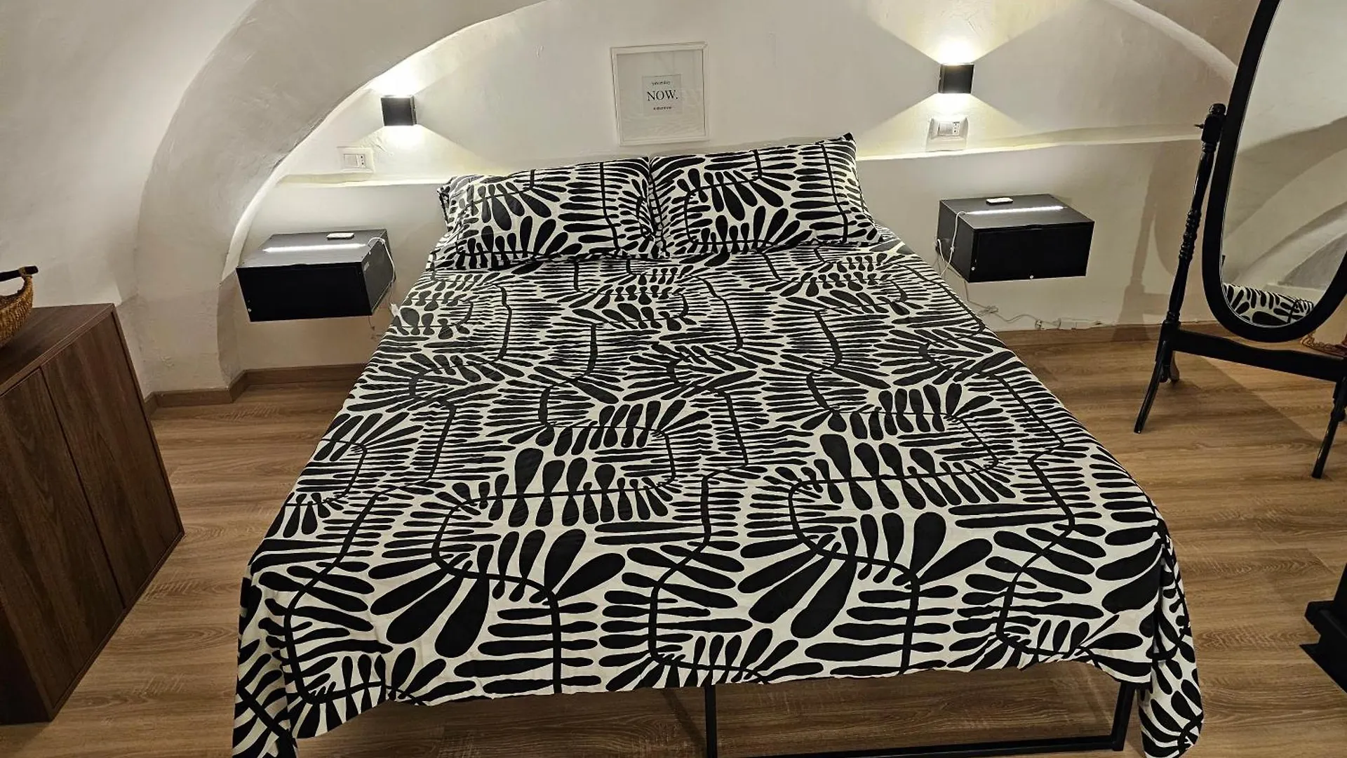 Sea Side Bari Apartment